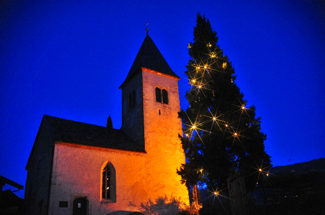 Kastelazkirchlein oberhalb von Tramin in Südtirols Süden