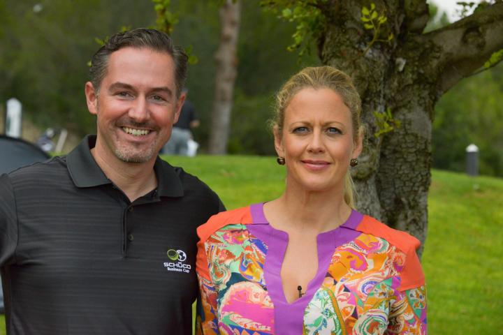 Michael Kehm, Leiter Zentrales Marketing bei der Schüco International KG, zusammen mit Barbara Schön