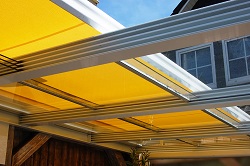 Glasschiebedach kombiniert mit Markise - JOKA-Systems GmbH Glasschiebedach kombiniert mit Markise - JOKA-Systems GmbH