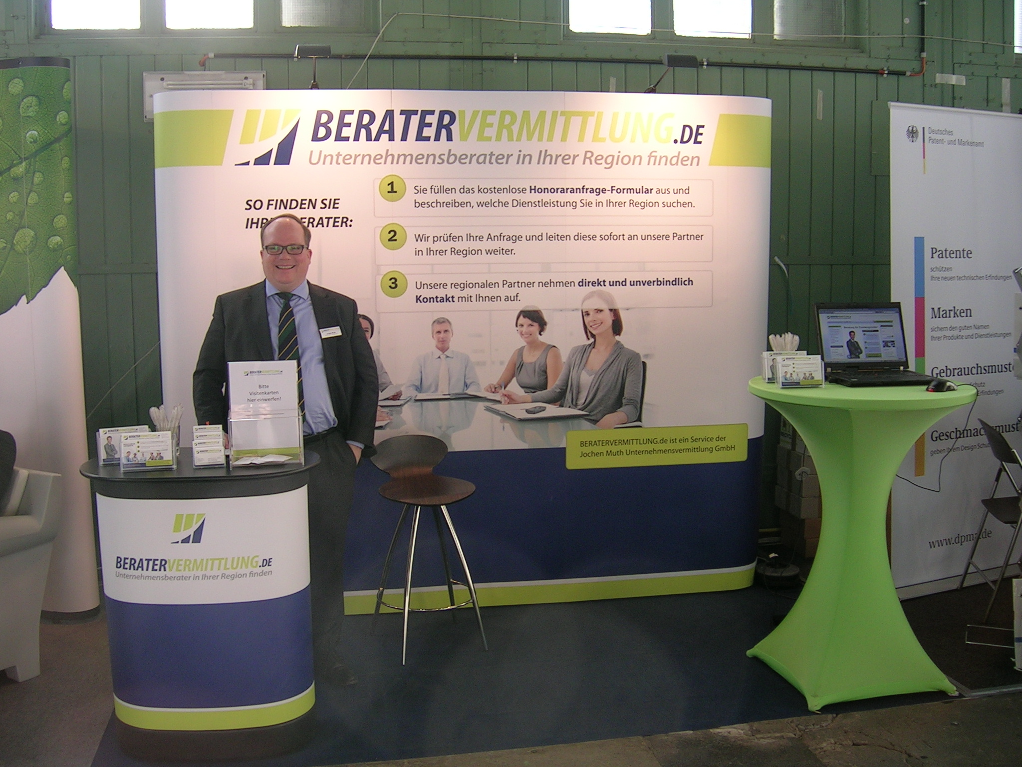 Jochen Muth steht Ihnen als Ansprechpartner am Messestand persönlich zur Verfügung Jochen Muth steht Ihnen als Ansprechpartner am Messestand persönlich zur Verfügung