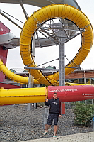 Neue Bestzeit im AquaMagis: Rekordaufsteller Jens Klüh stolz vor dem AquaLooping