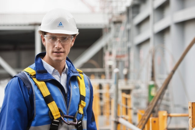 Durch das Tragen von Schutzkleidung trägt jeder Mitarbeiter zur Sicherheit am Arbeitsplatz bei. Durch das Tragen von Schutzkleidung trägt jeder Mitarbeiter zur Sicherheit am Arbeitsplatz bei.