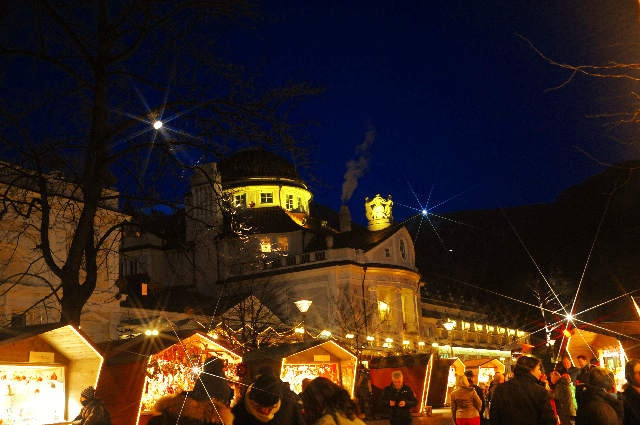 Weihnachten in Meran: Rund um das Kurhaus beginnt der weihnachtliche Bummel Weihnachten in Meran: Rund um das Kurhaus beginnt der weihnachtliche Bummel