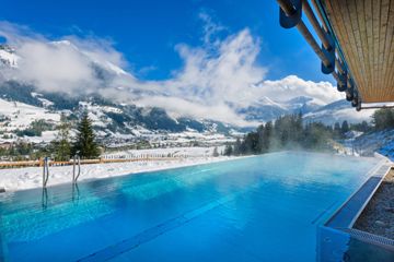 © Gerhard Wolkersdorfer - Infinity-Pool mit Panoramablick