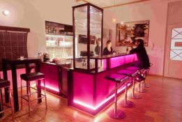 Wabenpaneele ViewPan bei der Bar des PresseClub Regensburg