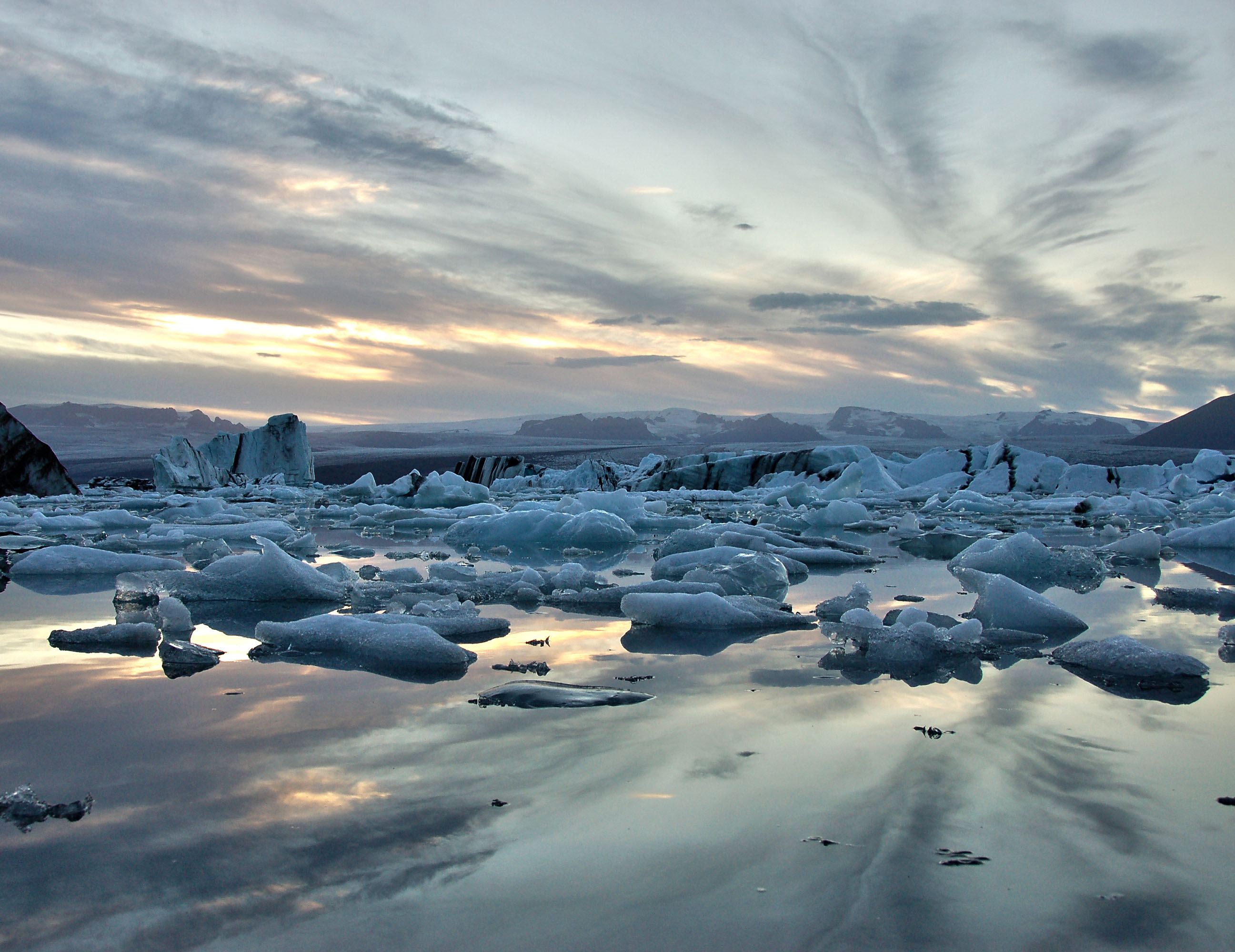 Zu sehen in der Ausstellung der Galerie Bredeney: Jökulsarlon von Olaf Eybe. Zu sehen in der Ausstellung der Galerie Bredeney: Jökulsarlon von Olaf Eybe.