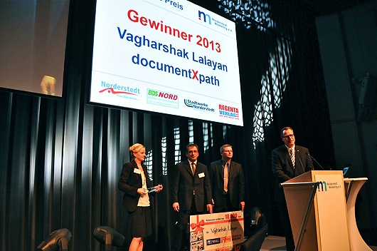 Vagharshak Lalayan (2. v.l.) bei der Preisverleihung in der Tribühne in Norderstedt Vagharshak Lalayan (2. v.l.) bei der Preisverleihung in der Tribühne in Norderstedt
