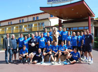 Mag. Gernot Deutsch (links) mit der Mannschaft des FC Gratkorn Mag. Gernot Deutsch (links) mit der Mannschaft des FC Gratkorn