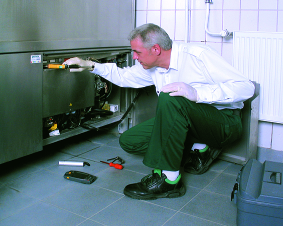 Ein Techniker der Gemex bei der IT-gestützten Schädlingsbekämpfung. Ein Techniker der Gemex bei der IT-gestützten Schädlingsbekämpfung.