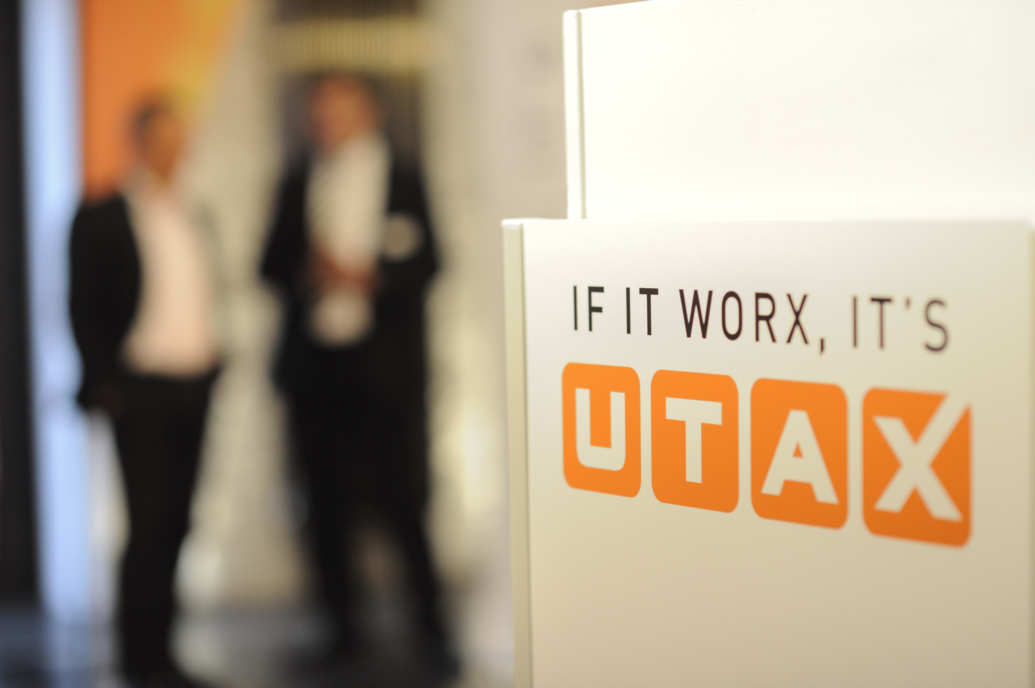 UTAX zieht eine positive Halbzeitbilanz für das Geschäftsjahr 2013/14.
