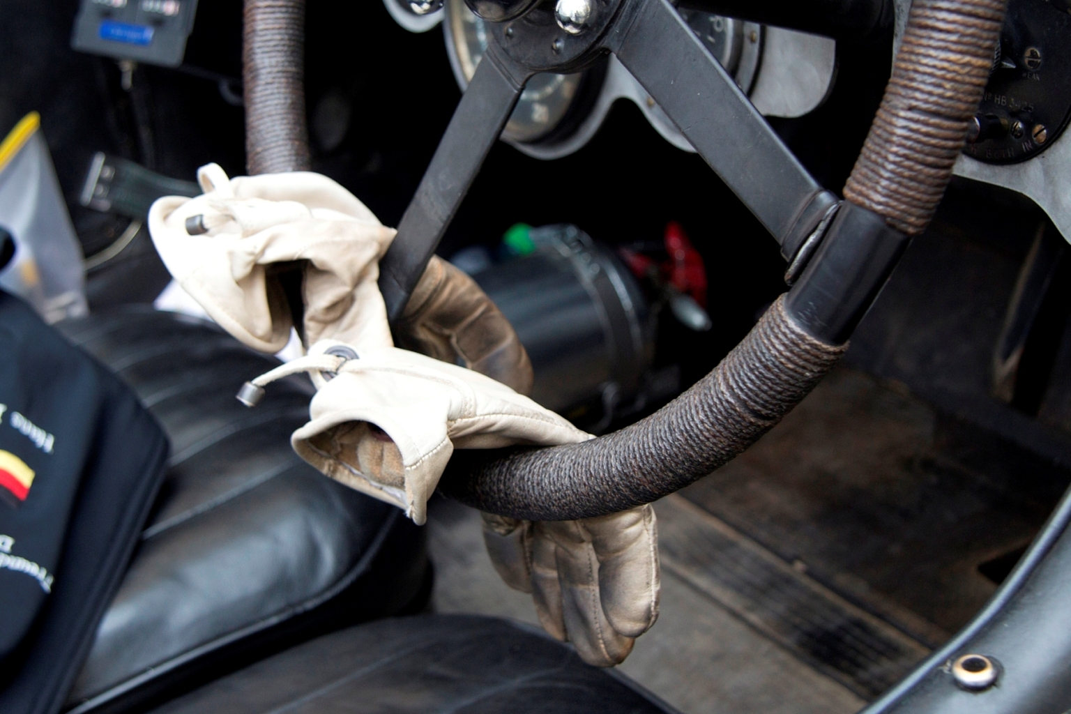 Oldtimer brauchen eine spezielle Pflege, um gut durch den Winter zu kommen. Oldtimer brauchen eine spezielle Pflege, um gut durch den Winter zu kommen.