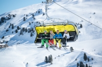 Skifahrer in der Gondel - ©Mitterer (Wildkogel-Arena) Skifahrer in der Gondel - ©Mitterer (Wildkogel-Arena)