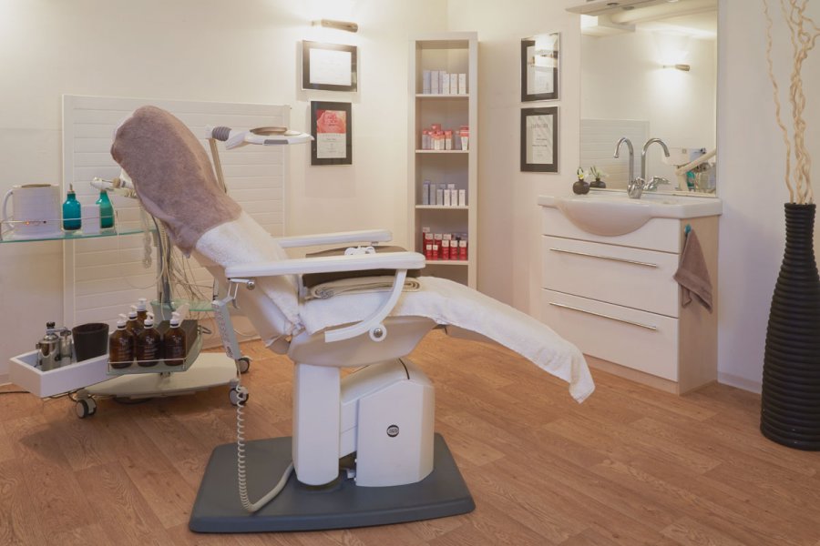 Corina Stefan - traditionelle und medizinische Kosmetik Corina Stefan - traditionelle und medizinische Kosmetik