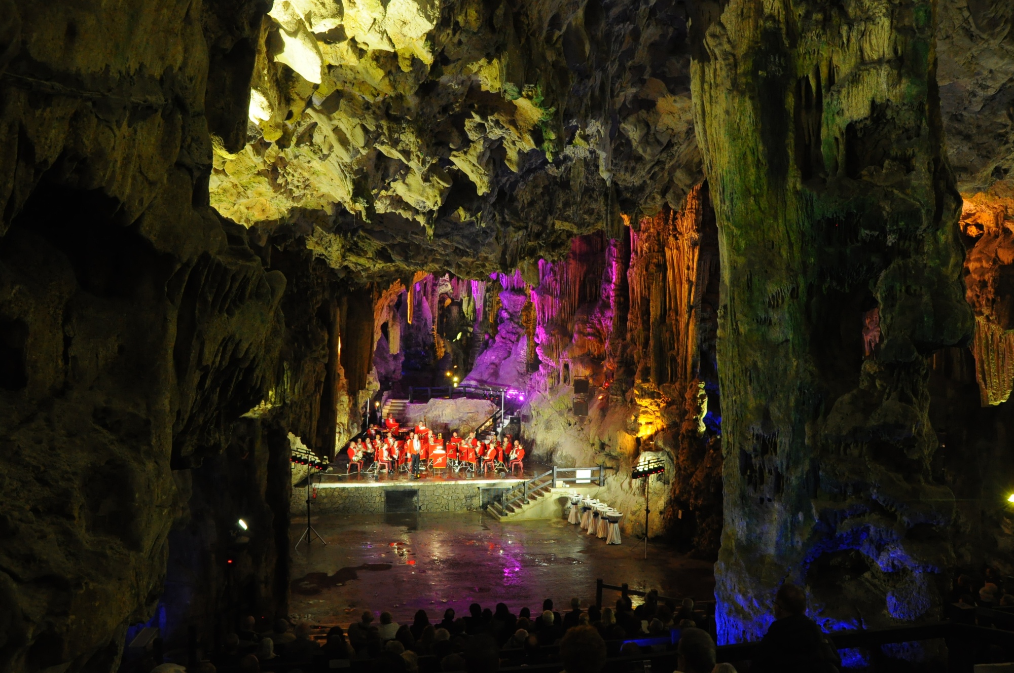 Azamara Club Cruises - AzAmazing Evenings