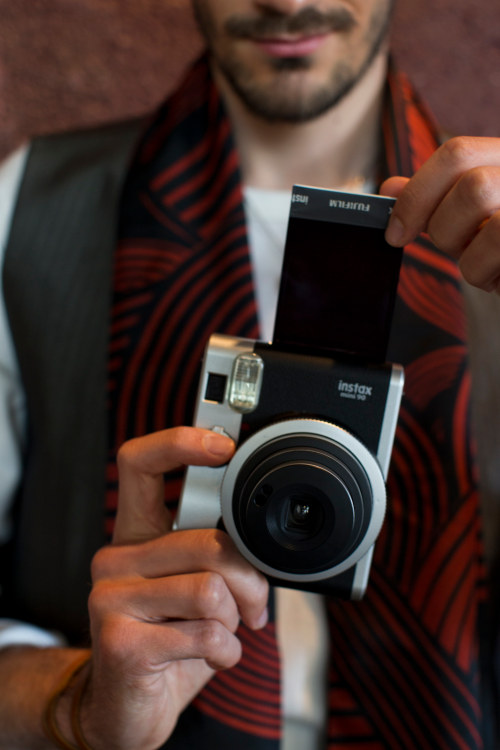 Das Geschenk für experimentelle Fotografie: die instax Mini 90 (Foto: Fujifilm Imaging Systems). Das Geschenk für experimentelle Fotografie: die instax Mini 90 (Foto: Fujifilm Imaging Systems).
