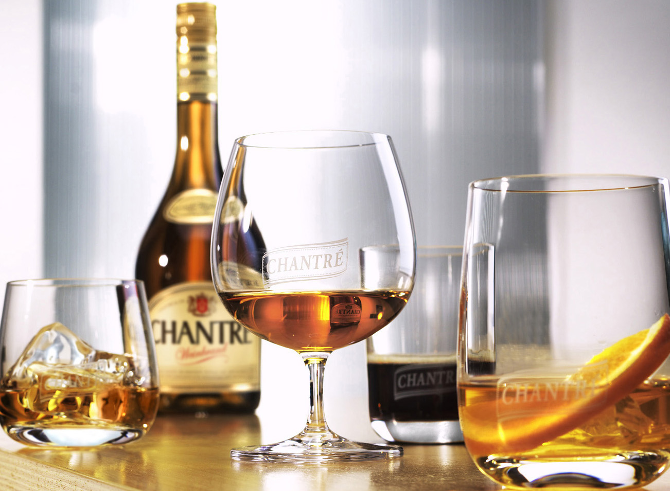 Ein Digestif ist der gelungene Abschluss eines guten Essens mit Freunden Ein Digestif ist der gelungene Abschluss eines guten Essens mit Freunden