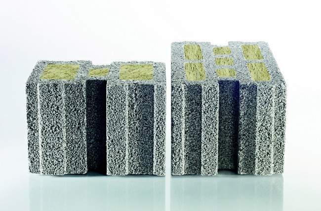 Massive Leichtbeton-Mauersteine besitzen eine porige Struktur im Inneren, die für eine besonders gut Massive Leichtbeton-Mauersteine besitzen eine porige Struktur im Inneren, die für eine besonders gut