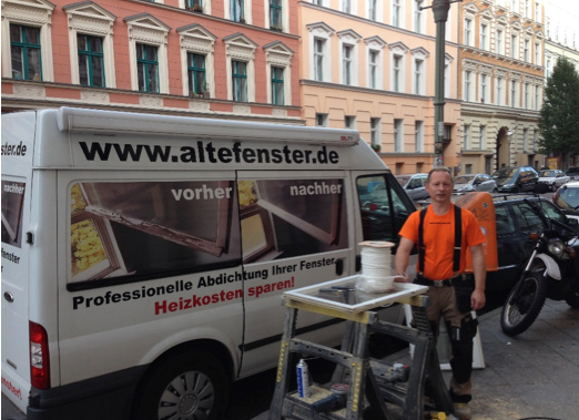 Die fahrende Tischlerei direkt beim Kunden vor Ort im Einsatz Die fahrende Tischlerei direkt beim Kunden vor Ort im Einsatz