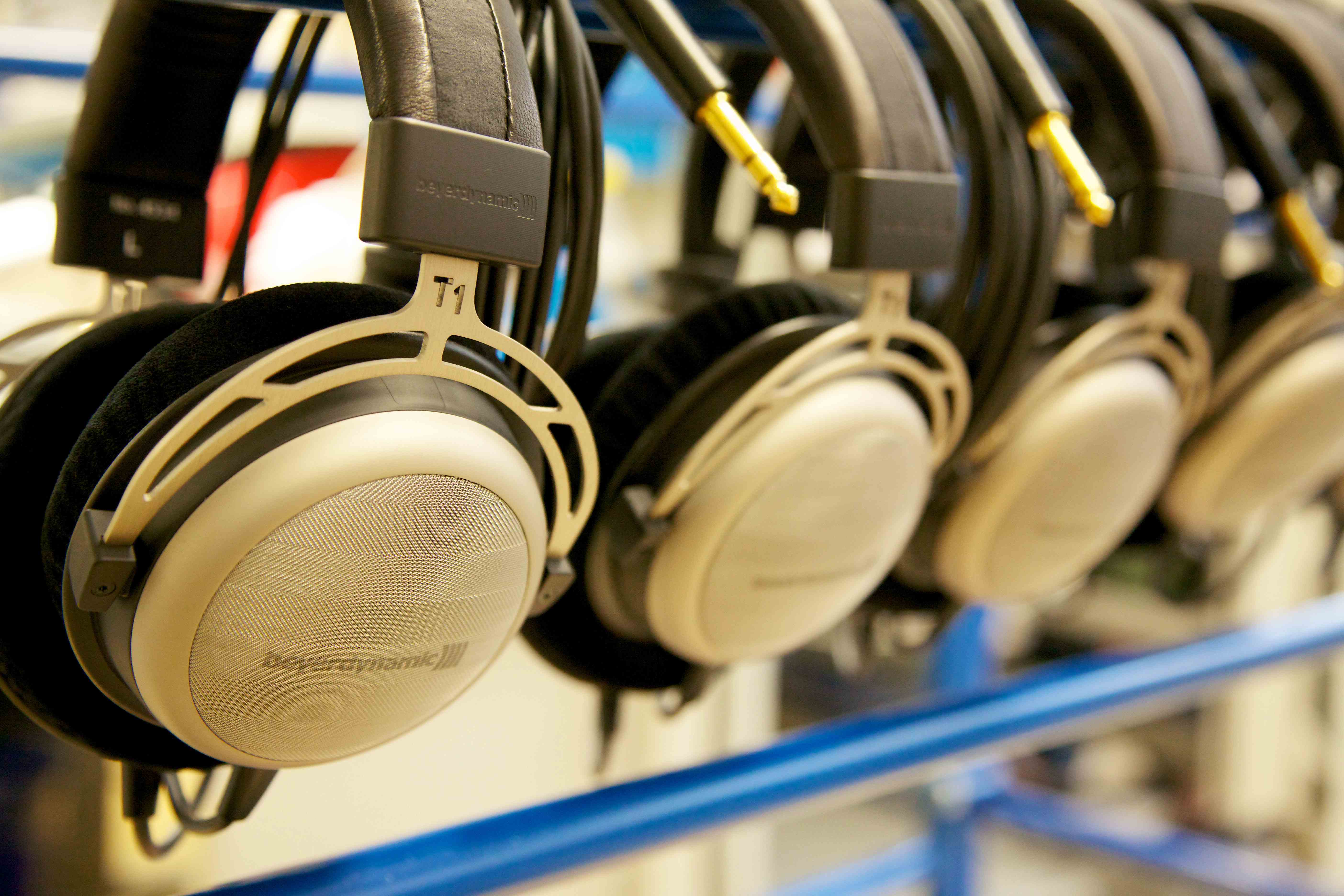 beyerdynamic GmbH&Co. KG: führender Hersteller von Kopfhörern, Mikrofonen, Headsets und Konferenztec beyerdynamic GmbH&Co. KG: führender Hersteller von Kopfhörern, Mikrofonen, Headsets und Konferenztec