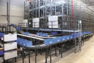 Das neue Shuttle-System umfasst circa 19.000 Lagerplätze. Das neue Shuttle-System umfasst circa 19.000 Lagerplätze.