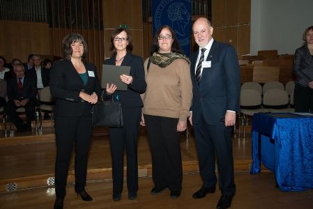 OffizielleÜbergabe des MRE Siegel (v.l.n.r. Dr. Heyer, Fr. Gülly, Dr. Abeles und Herr Prof. Exner)