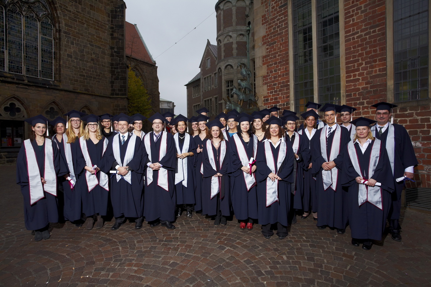 Bachelor- und Master-Absolventen der APOLLON Hochschule 2013