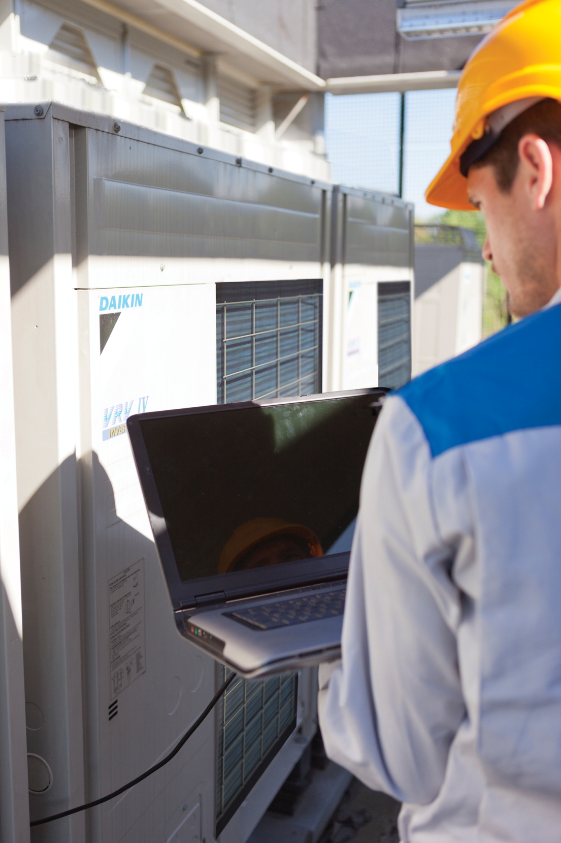 Mit der Einführung der VRV IV Wärmepumpe 2012 hat DAIKIN erneut seine Innovationskraft bewiesen. Mit der Einführung der VRV IV Wärmepumpe 2012 hat DAIKIN erneut seine Innovationskraft bewiesen.