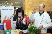 (v.l.) Sommelière und Goldmundschenkin Martina Hocke und Küchenchef Ralf Pontow