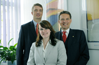 Foto (v.r.n.l.): Holger Kampshoff, Nadine Kunze, Dr. Guido Quelle Bildnachweis: © 2009 Mandat Manage