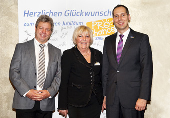 Martin Weiß, Ingrid Warnecke (ZAG-Stiftung Pro Chance) und Bastian Tau (ZAG Personal & Perspektiven) Martin Weiß, Ingrid Warnecke (ZAG-Stiftung Pro Chance) und Bastian Tau (ZAG Personal & Perspektiven)