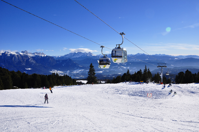 Winterfreuden im Skigebiet Rittner Horn. Besonders Familien fühlen sich hier wohl.