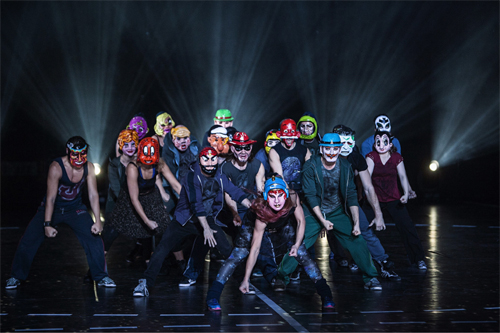 Nur die Gruppe macht stark und die besteht auf der Bühne aus hervorragenden Musical-Darstellern ...