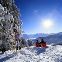 Skifahrer genießen die Aussicht - © zellamsee-kaprun.com (Hotel Rudolfshof Vitality) Skifahrer genießen die Aussicht - © zellamsee-kaprun.com (Hotel Rudolfshof Vitality)