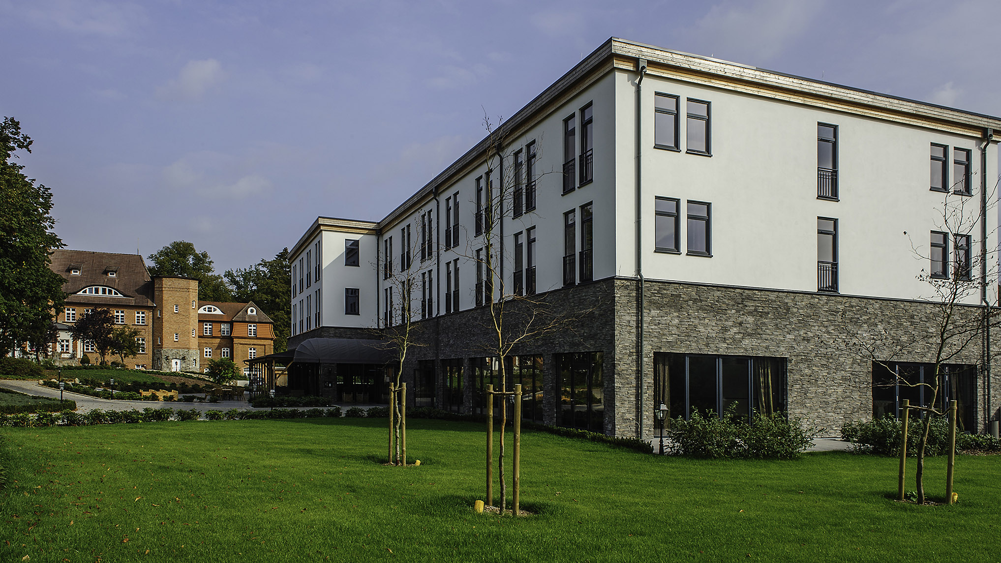 Die neue?Waldresidenz?grenzt sich deutlich vom unter Denkmalschutz stehenden Schlossensemble ab. Die neue?Waldresidenz?grenzt sich deutlich vom unter Denkmalschutz stehenden Schlossensemble ab.