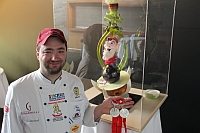 Sven Uhlig und Schaustück Neverland Comicfigur (Krallerhof) Sven Uhlig und Schaustück Neverland Comicfigur (Krallerhof)