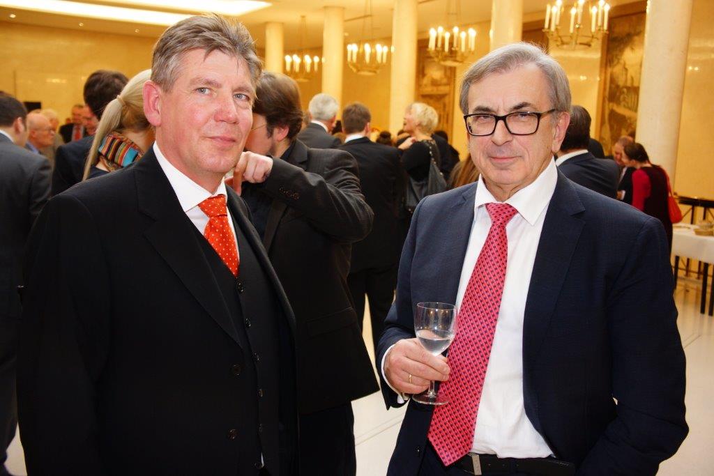 Wolfgang Riederauer und Dr. Victor Ilskiy auf dem Weihnachtsempfang der Russischen Botschaft Wolfgang Riederauer und Dr. Victor Ilskiy auf dem Weihnachtsempfang der Russischen Botschaft