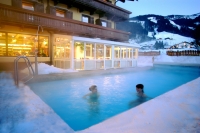 Landhotel Sonnblick-Außenpool im Winter Landhotel Sonnblick-Außenpool im Winter