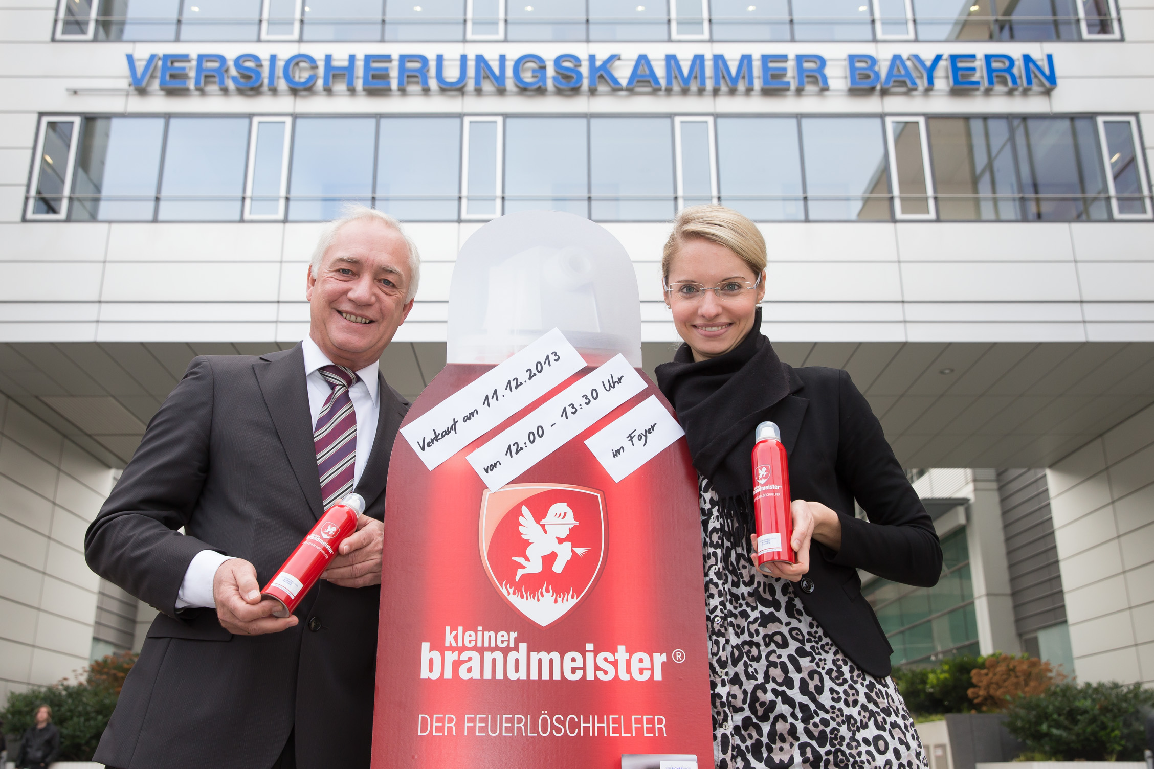 Vorweihnachtliche Verkaufsaktion im Foyer der Versicherungskammer Bayern Vorweihnachtliche Verkaufsaktion im Foyer der Versicherungskammer Bayern