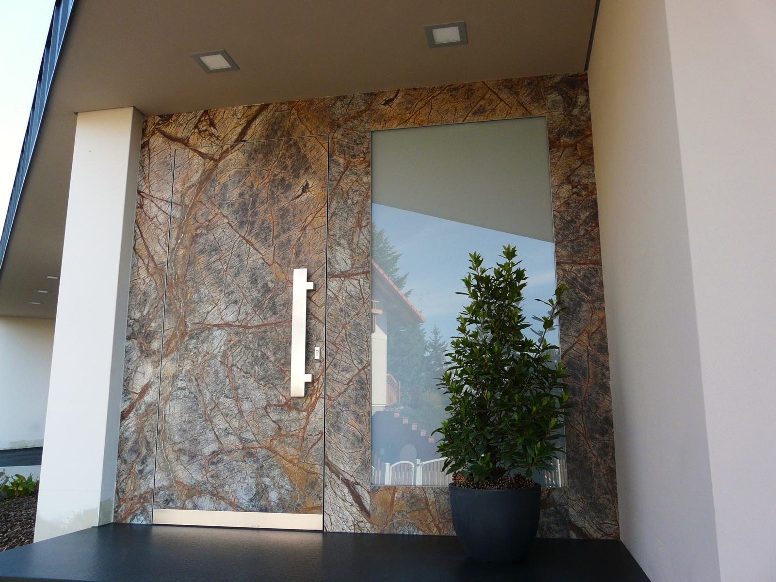 TUEREN-ART stone doors - Haustür mit Naturstein Rain Forest Brown mit verbreiterten Rahmen TUEREN-ART stone doors - Haustür mit Naturstein Rain Forest Brown mit verbreiterten Rahmen