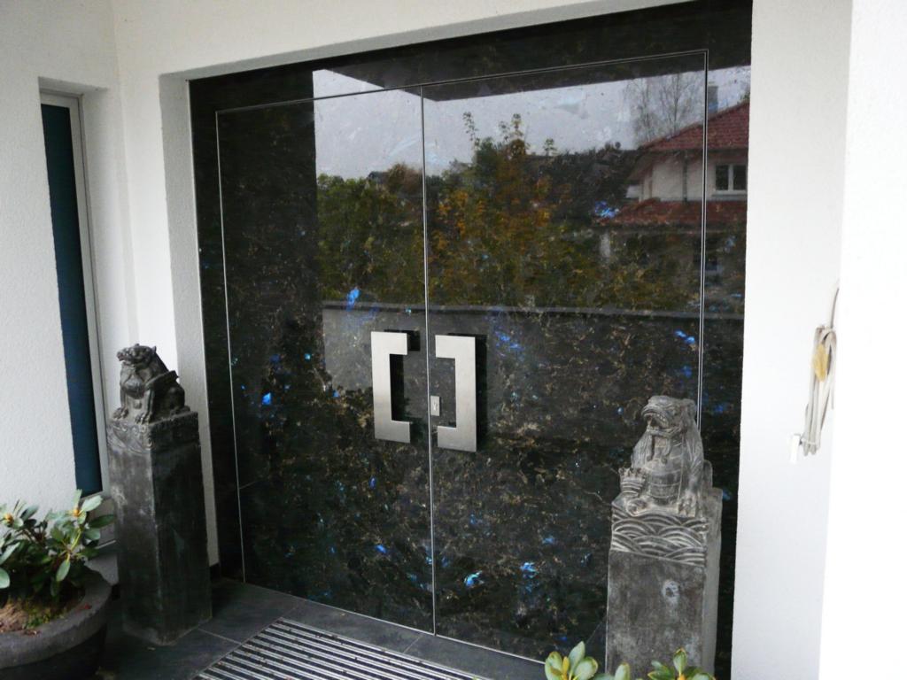TUEREN-ART stone door - Haustüranlage mit Naturstein Labradorite Blue mit verbreiterten Rahmen