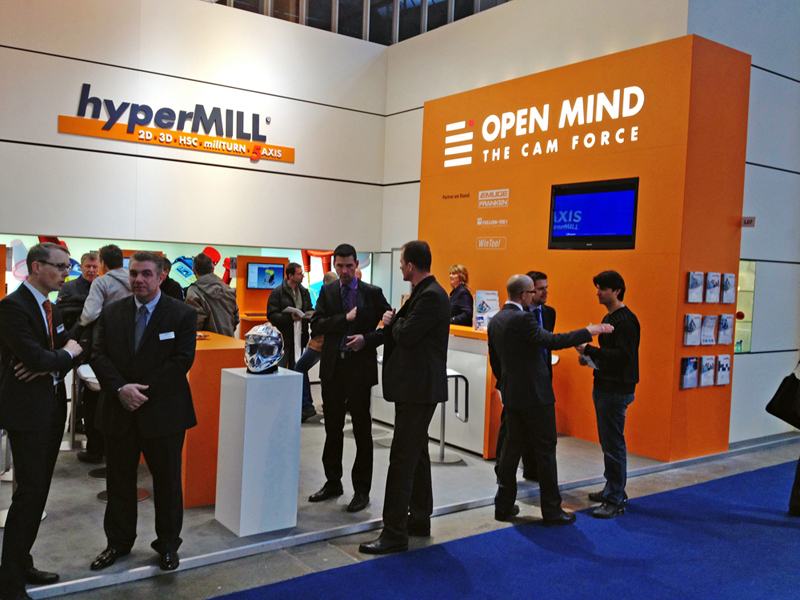 Besucher am OPEN MIND Messestand auf der EuroMold Besucher am OPEN MIND Messestand auf der EuroMold
