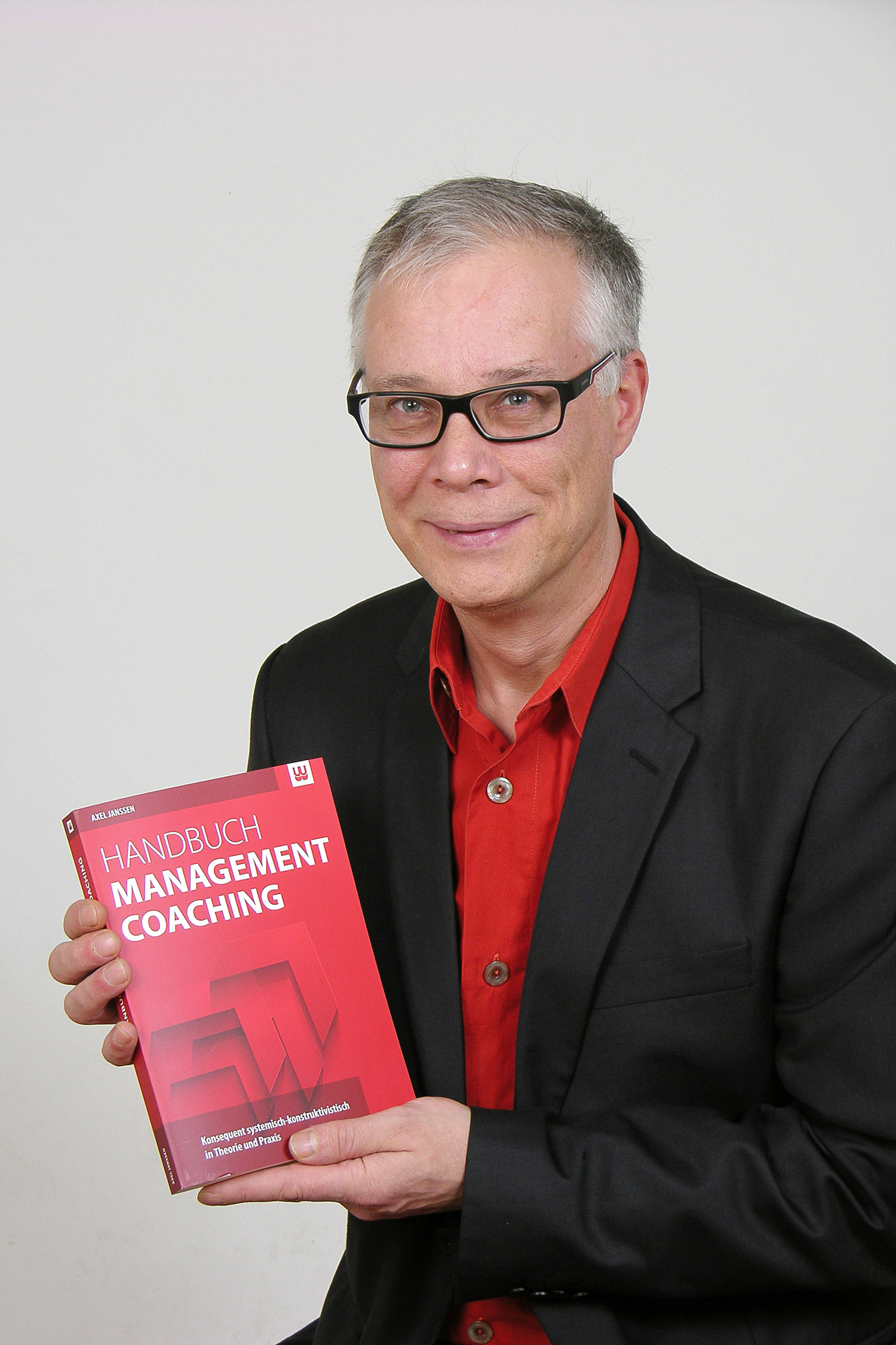 Axel Janßen mit seinem neuen Buch Handbuch Management Coaching Axel Janßen mit seinem neuen Buch Handbuch Management Coaching