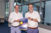 Klaus Richter und Dirk Herrmann sind stolz auf die Auszeichnung.